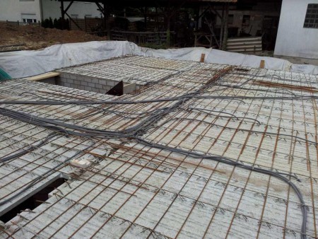 Kabel in die Decke legen